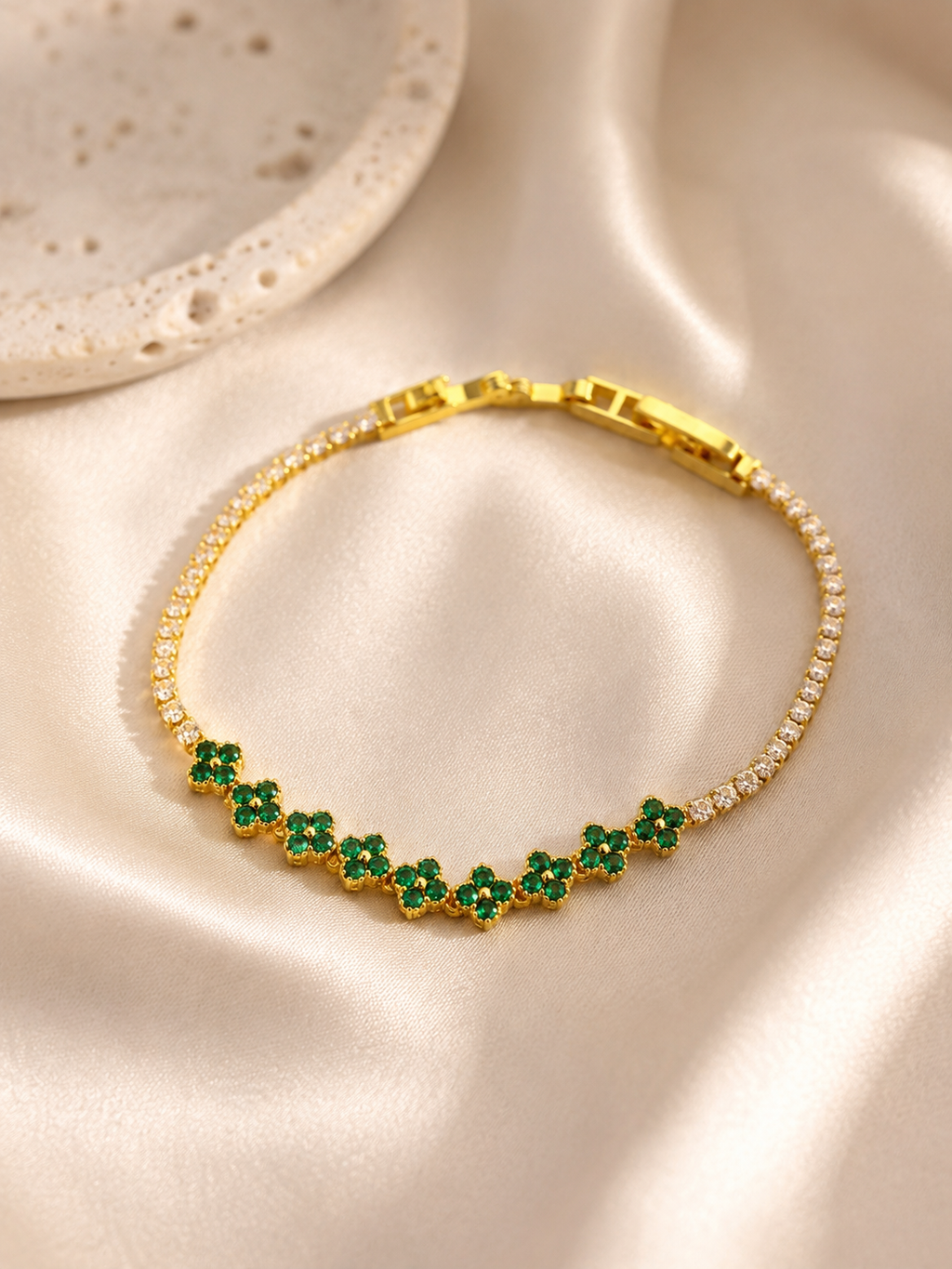 Emerald Clover Line Tennis Bracelet