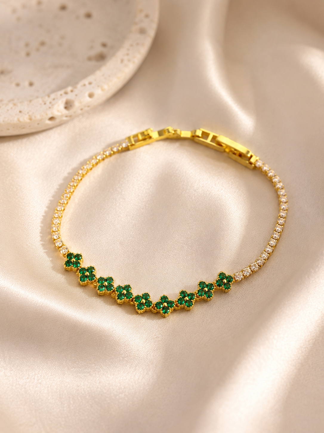 Emerald Clover Line Tennis Bracelet