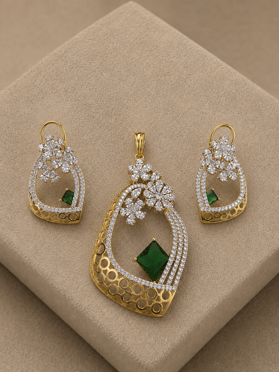Ivy Facet American Diamond Pendant Set