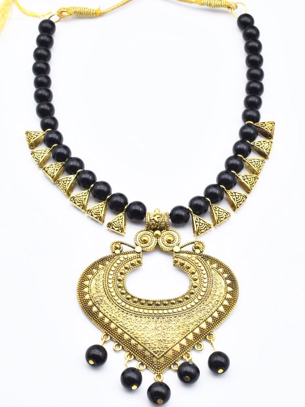 Golden Oxidised Black Pearl Studded Necklace Set